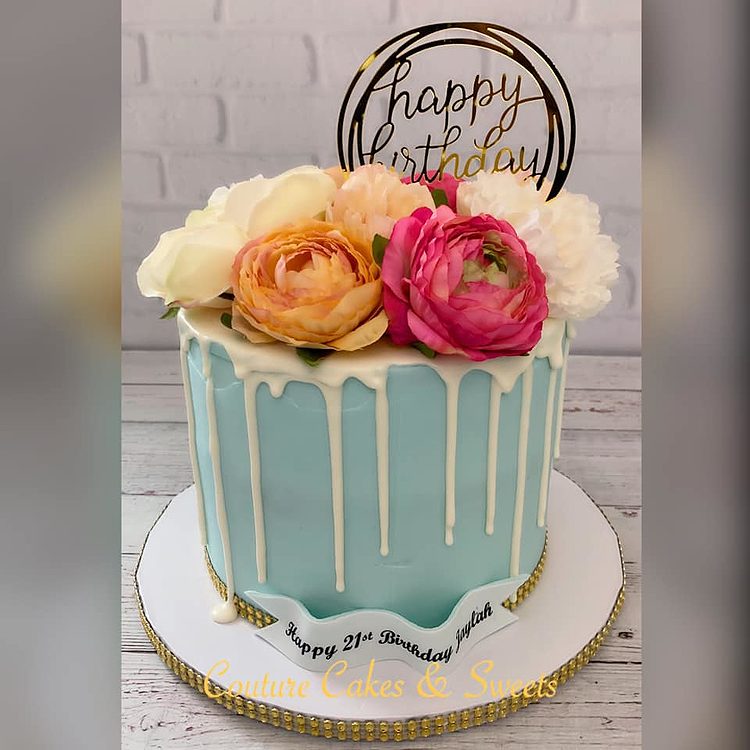 Fashion Cake!!! #sweetcakesstore #lecheria #photooftheday …